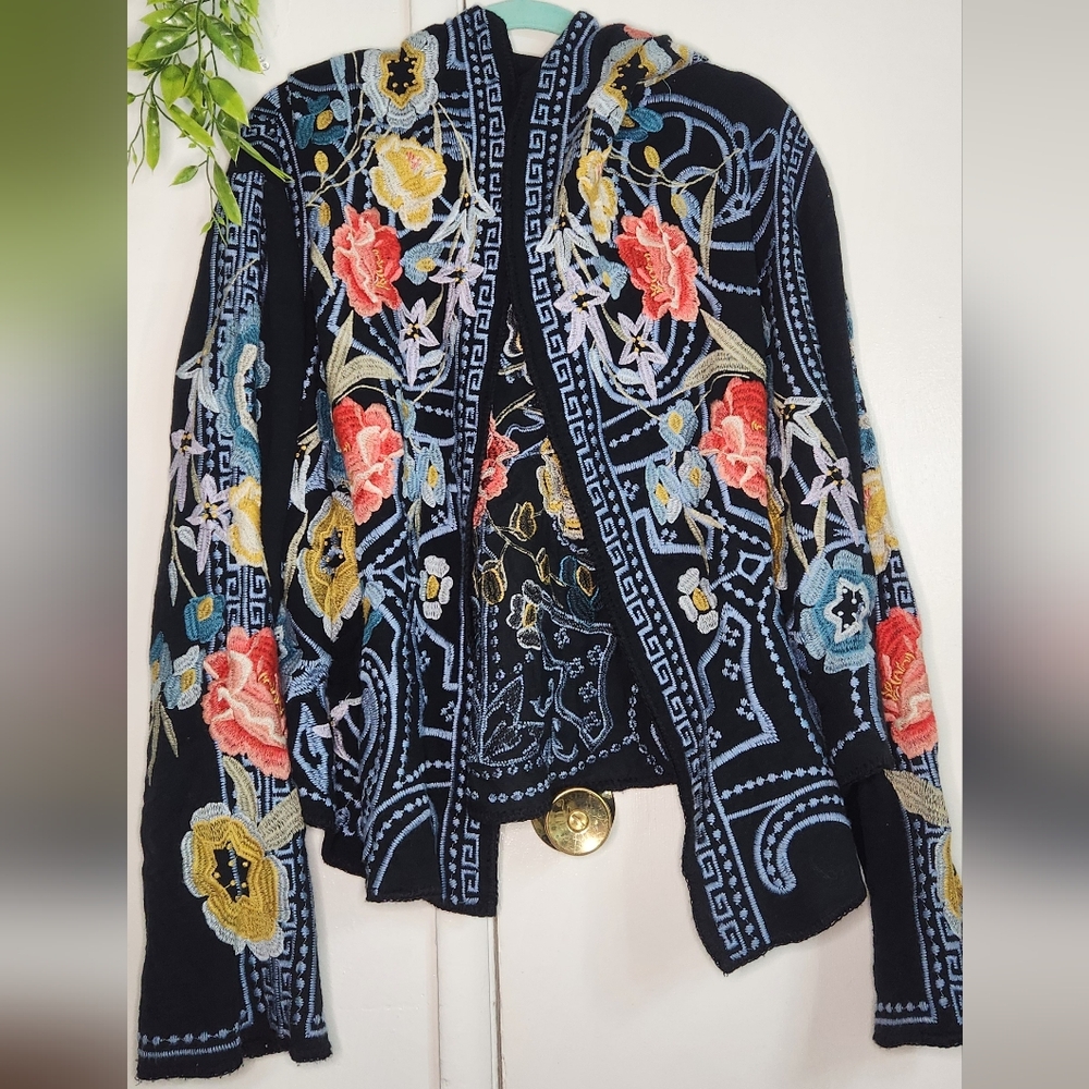 ✨ Johnny Was Embroidered Hoodie Sweater ✨ - Picture 3 of 13